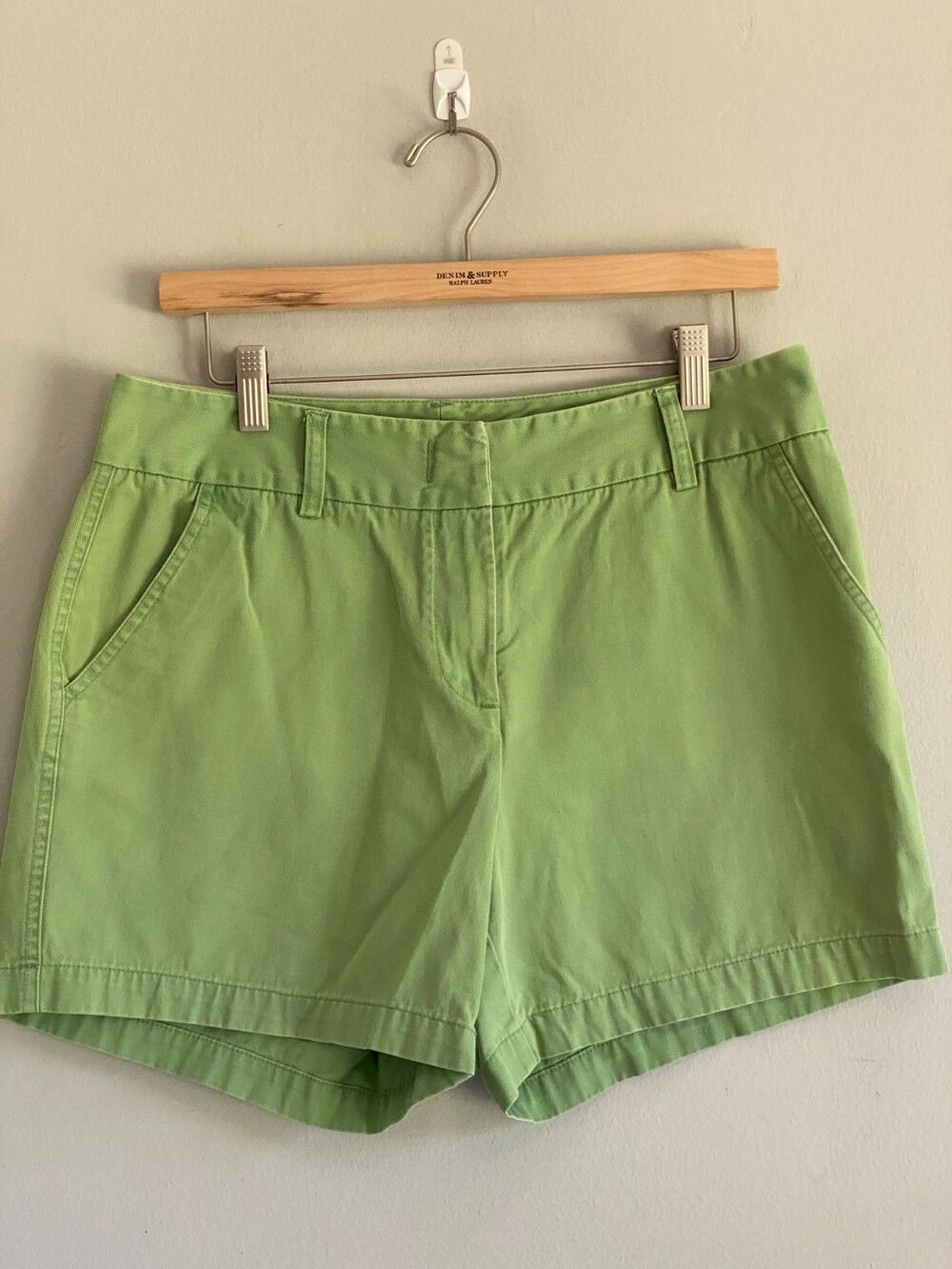 G H Bass & Co Green Classic Chino Shorts 5" inseam Cotton Women's Size 10